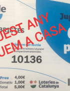 JA TENIM EL GEGANTO AL COSTAT DELS NENS A           L´ESCOLA JUAN RAMON JIMENEZ DE SABADELL