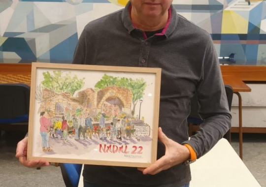 L´Alcadesa Marta Farres ens va fer entrega d´un cuadro fet per un artista i pintor de Sabadell del pessebre de la ciutat.